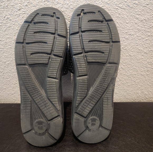 Under Armour slides size 13 black and white - Picture 4 of 4